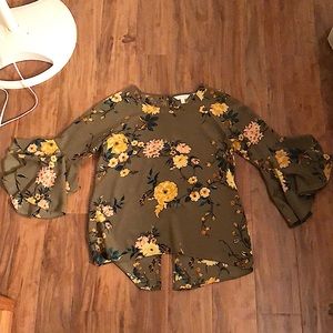 Women’s M blouse
